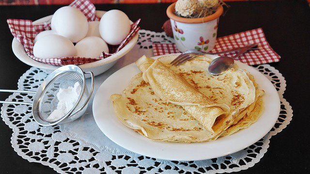 Roommate_Wanted's tweet photo. Quick Crepes - mash 1 banana, whisk in 2 eggs. Pour small amount into hot buttered skillet. Tilt to cover bottom. When top is just barely set, flip and cook until firm. Fill crepes with whatever you like. https://t.co/6QqWEIKq0K