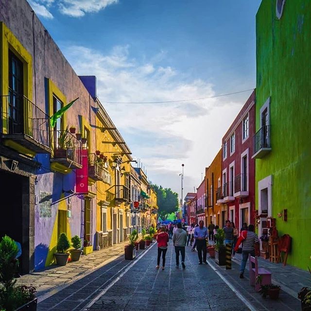 People usually call this a street. We prefer to say that this is a Mexican pantone. 
Plan and book your Mexican getaway at zpr.io/n8Myy

#MexicoXpertz #TripXpertz, #KnowBeforeYouGo, #Mexico, #MustdoMexico
#XperienceMexico #AdventureMexico
Puebla #PueblaCity #VisitMexic