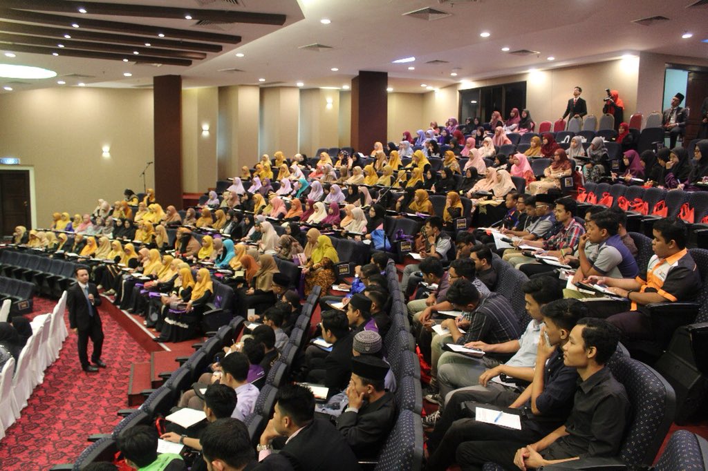 mppkuim's tweet photo. LIVE UPDATE : SEMINAR MAHASISWA PROGRESIF PERINGKAT KEBANGSAAN 2018

14 APRIL 2018 — BERTEMPAT DI AUDITORIUM SERI NEGERI, AYER KEROH MELAKA

#MPPKUIM1718
#SMPPK2018
#TEAMKUIM
#KUIMPILIHANBIJAK https://t.co/aoxheYRuzZ
