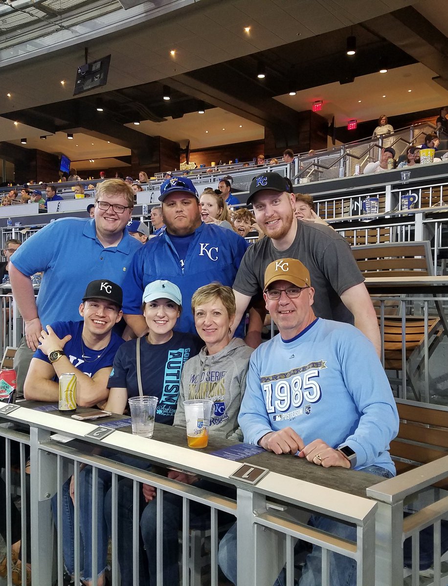 bdweis's tweet photo. Nothing like friends and family @Royals #4uDad https://t.co/rO0U17Ncec
