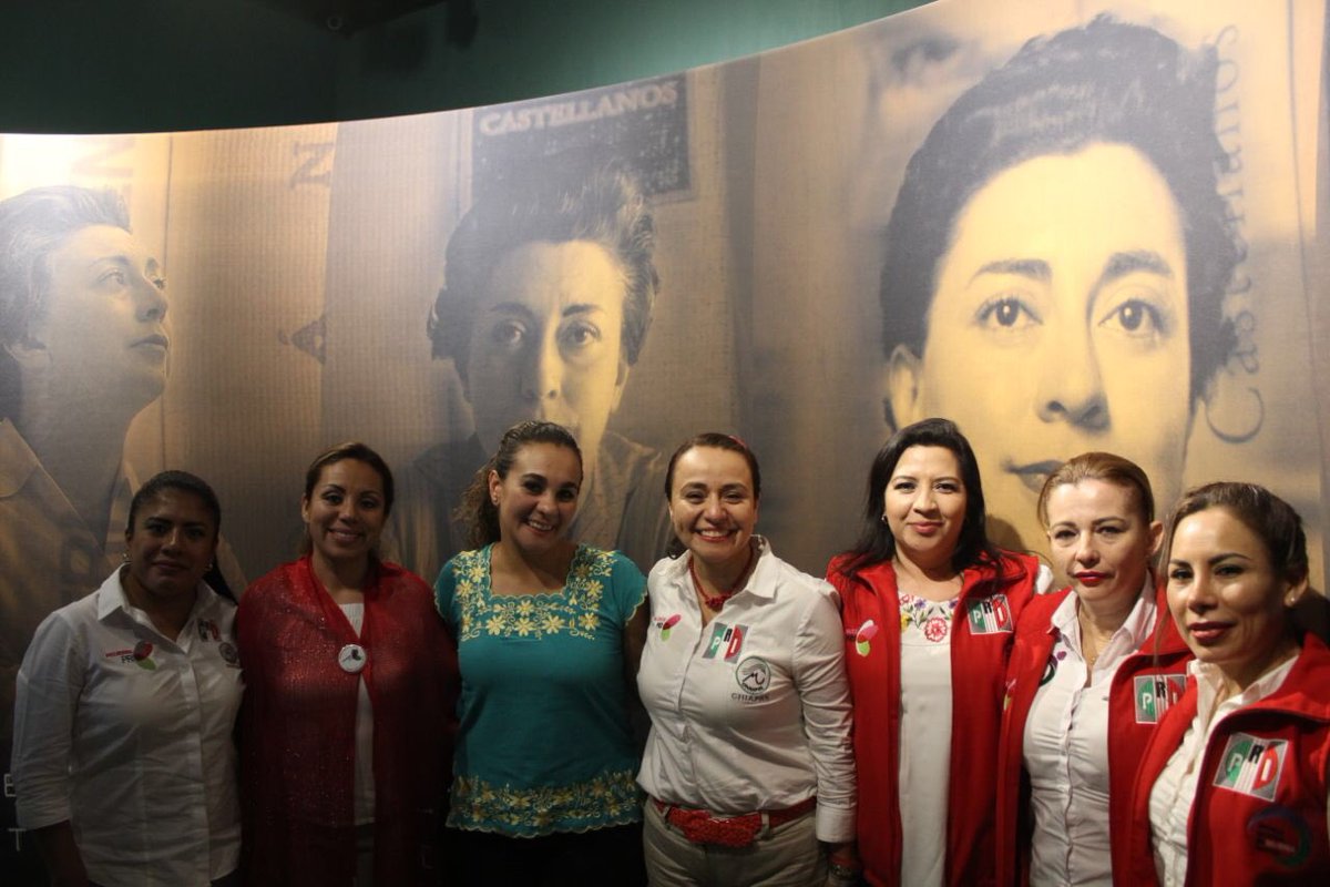 ferbayardo's tweet photo. Las mujeres del @PRI_Nacional somos incansables; para cerrar nuestra noche de viernes y después de la capacitación, me reuní con mujeres priistas de Comitán, donde hablamos del empoderamiento, e hicimos un recorrido por el Museo Rosario Castellanos. #LaCausaNosUne https://t.co/UmfNMi9YFY