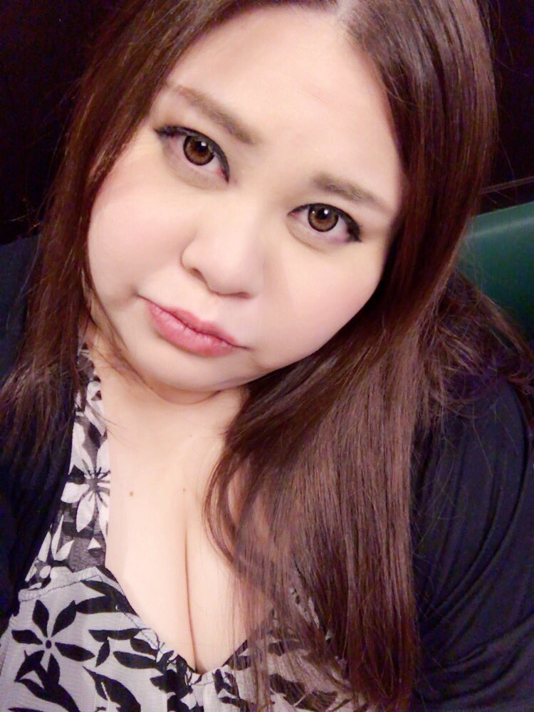 お久しぶりでございます！
まりか生きております(*ˊᵕˋ*)੭ ੈ
関東で働くお店決まりました！
またツイートしますのでよろしくお願いします*ˊᵕˋ*