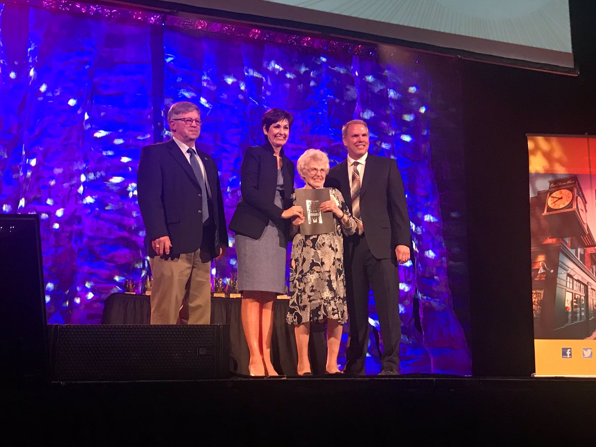 IAGovernor's tweet image. Honored to recognize the dedicated leaders working to keep Iowa's Main St. alive/vibrant. Wilma Eckhart, 94, remains committed to her hometown, State Center. The heart/soul/spirit of Iowa will always remain in our small towns/rural communities. TY, Wilma, for your leadership!