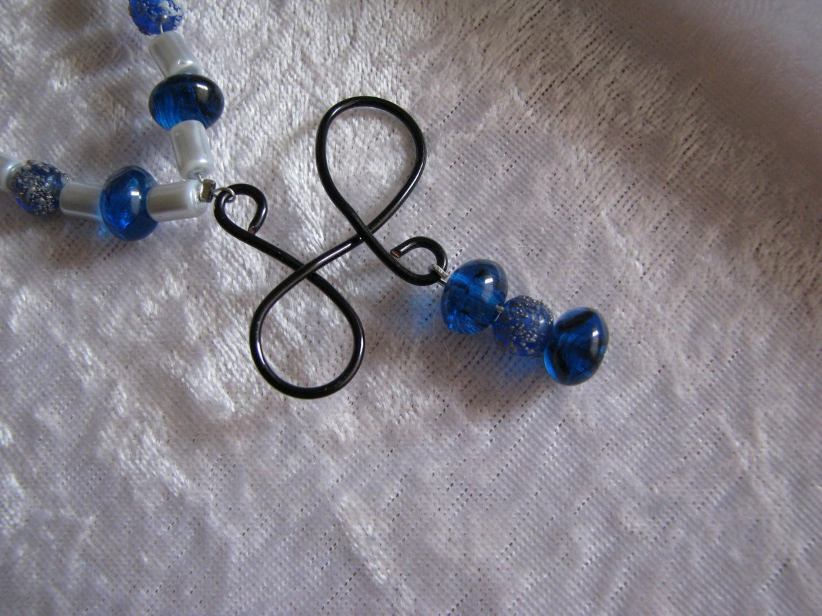 randomjewelry's tweet photo. Blue and Silver Necklace with Wire Pendant https://t.co/ehITd13365 #shoplocal #handmade #RandomJewelry #Etsy #BlackWirePendant https://t.co/fVxJJWqKTe