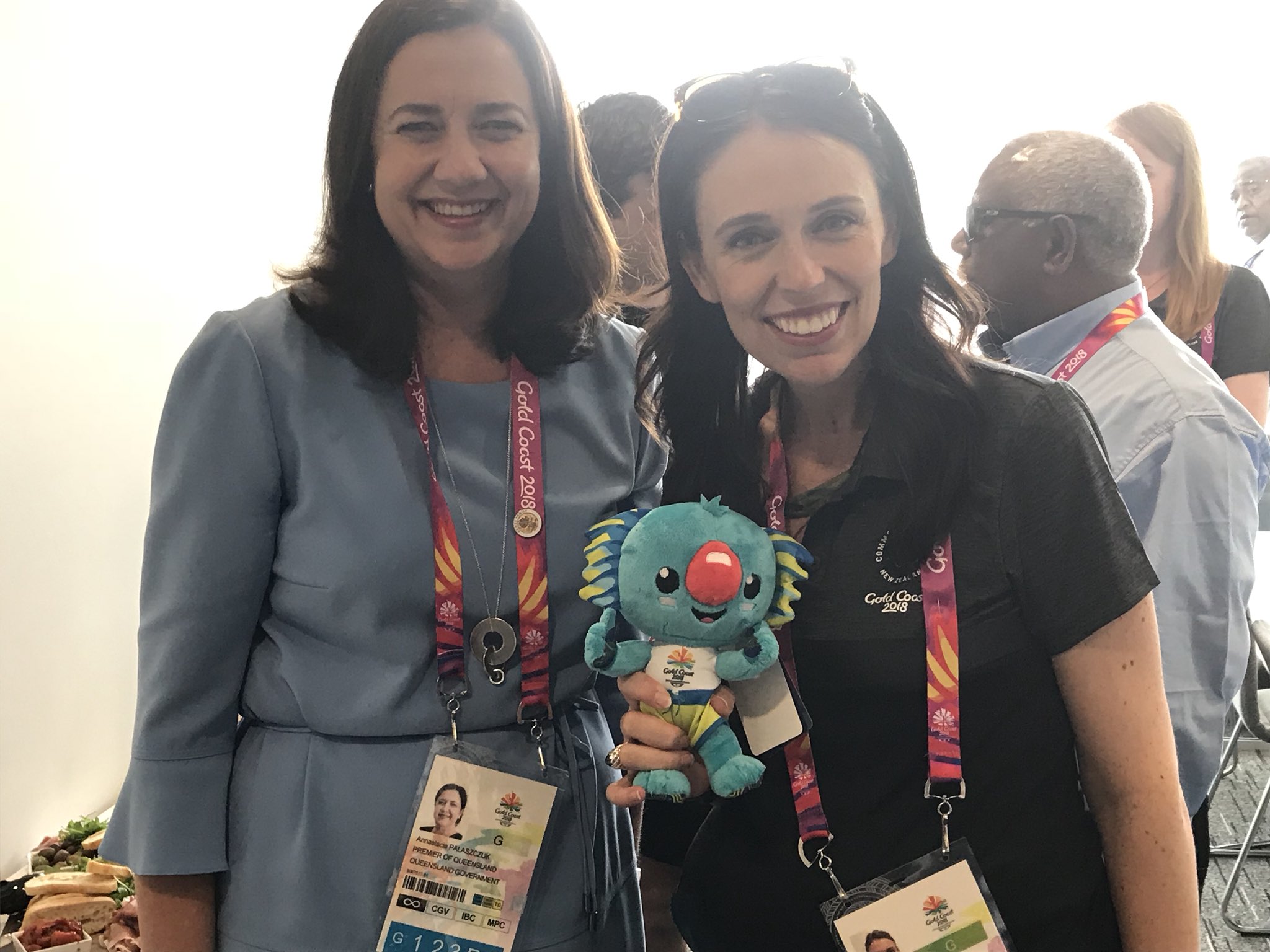 annastacia palaszczuk on twitter great to catch up with nz pm jacindaardern for the rugby 7s gc2018 gc2018rugby7s twitter