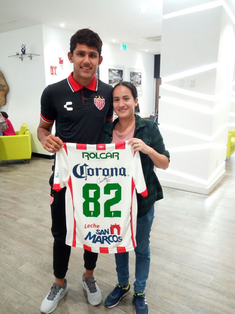 DCespedesH's tweet photo. .@ramses97c, gracias por la plática, breve pero muy a gusto. Y gracias también por el autógrafo en el jersey de tu debut con el primer equipo. ¡Mucho éxito y ojalá se repita! 🐥

#MisiónCumplida
#ConElRayoEnElCorazón https://t.co/A7gADIu4lQ