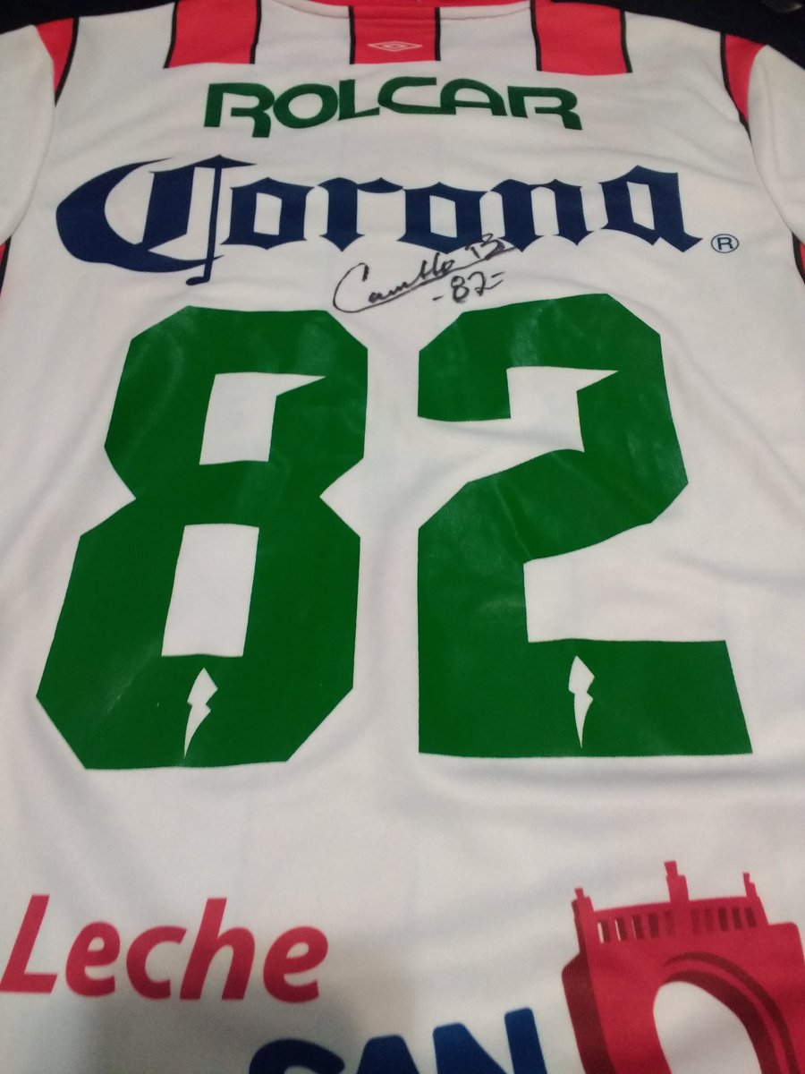 DCespedesH's tweet photo. .@ramses97c, gracias por la plática, breve pero muy a gusto. Y gracias también por el autógrafo en el jersey de tu debut con el primer equipo. ¡Mucho éxito y ojalá se repita! 🐥

#MisiónCumplida
#ConElRayoEnElCorazón https://t.co/A7gADIu4lQ
