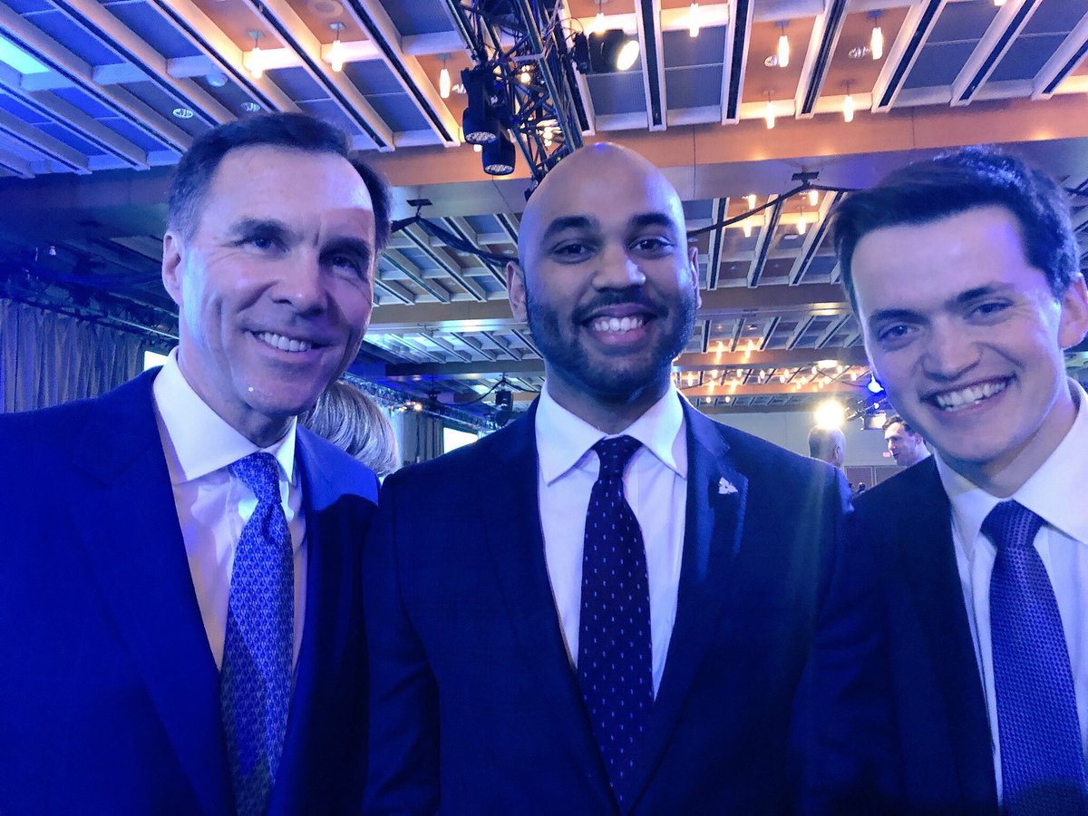 olipinterns's tweet photo. Daryl and Matthew had the opportunity to meet Minister @Bill_Morneau at the 2018 Testimonial Dinner and Awards, hosted by the Public Policy Forum. #cdnpoli #ppfdinner https://t.co/R5DYqpWWGh
