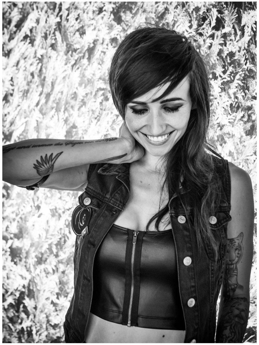 zetanai's tweet photo. Was just able to snag the recent @unclearmag and FINALLY @FocusZine from 2015 ft. @lights and can we just appreciate?? https://t.co/7B2knezrgc