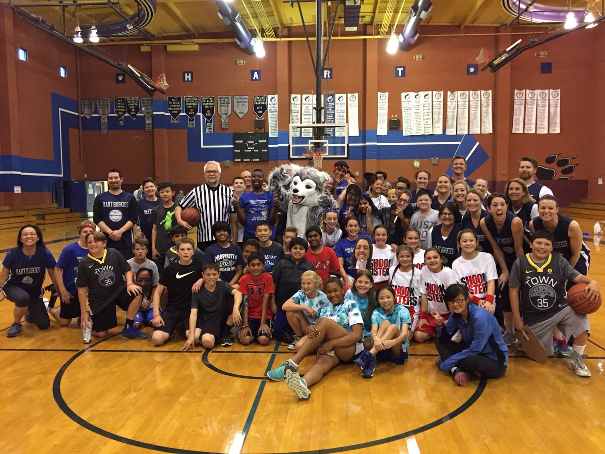 HartHuskies's tweet photo. A great night of 🏀 at Hart Middle School...Go Huskies!!! @PrincipalAtHart https://t.co/1HyEnFsf37