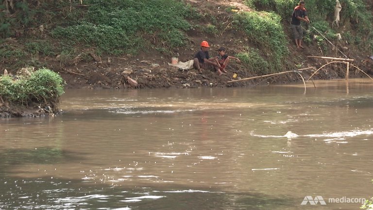 ChannelNewsAsia's tweet photo. In pictures: Can the tide be turned against the pollution flooding one of Indonesia’s – and maybe the world’s – most polluted rivers?
https://t.co/255gggtqLF https://t.co/IYJYN7FnQ6
