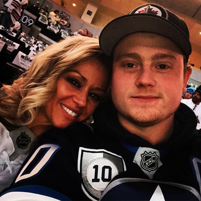 TylerWClarke's tweet photo. Whiteout 🛩 #jets #wild #stanleycup #2018 #wearewinnipeg https://t.co/yTqwlk6rWG