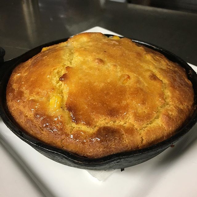 Theshavedduck's tweet photo. Our cornbread is looking especially yummy. Served in a cast iron skillet with our house made honey butter. #stleats #southcity #theshavedduck #yum #towergroveeast #saintlouis #stl #stlouis #stlrestaurants #foodiestl #cornbread #stlbbq #bbq https://t.co/rkujfHCpf3
