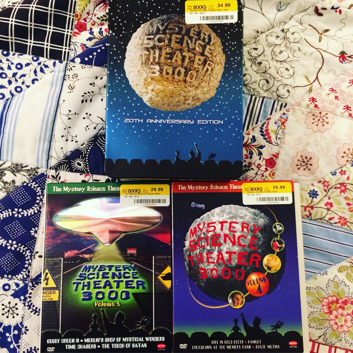 EarnestScribblr's tweet photo. Jackpot. #usedbookstorefinds #halfpricebooks #mst3k https://t.co/1NCJFjcFFL