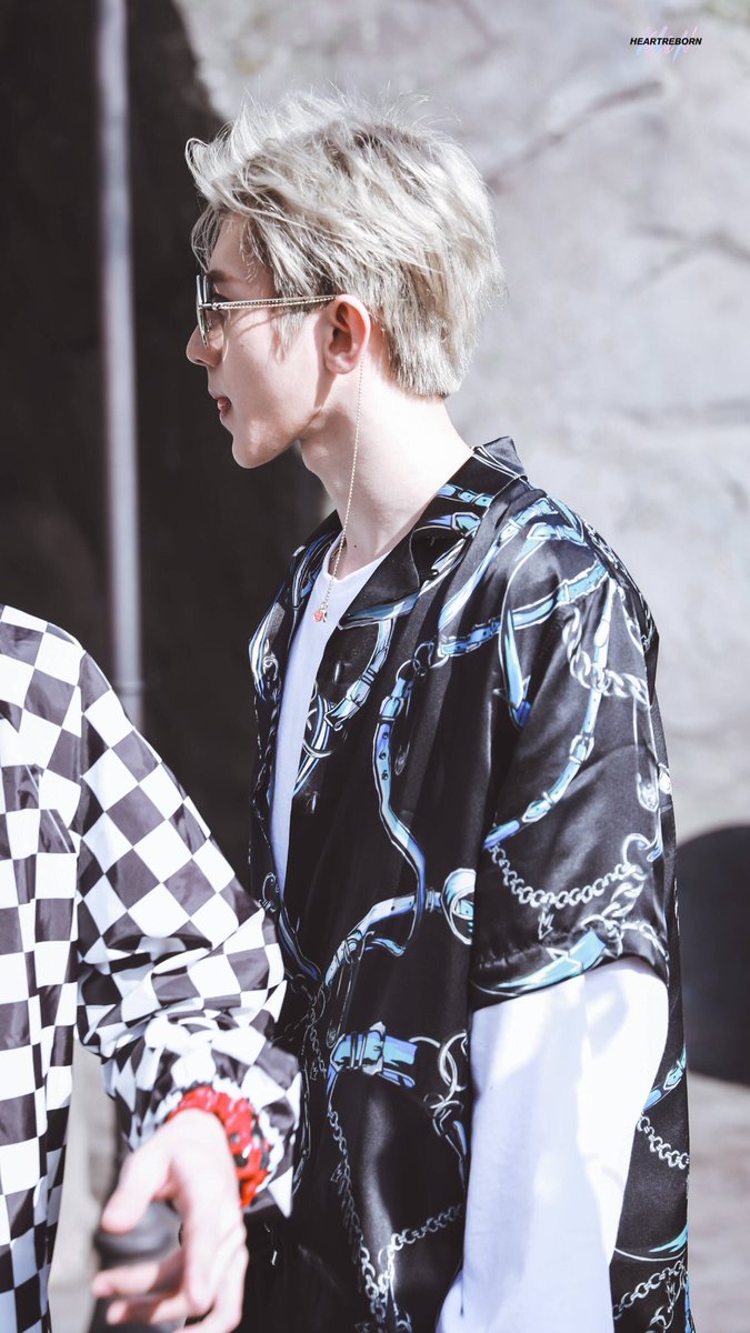 XUKUN_TH's tweet photo. 180414 คุนคุนที่Los Angeles วันนี้อาการดีขึ้นแล้วเลยออกมาเที่ยวเล่นกับเพื่อนๆได้~~💛

Cr.HeartReborn_蔡徐坤个站

#CaiXukun #IdolProducer
 #蔡徐坤 #ช่ายสวี่คุน #NinePercent https://t.co/ShbqPjNirW