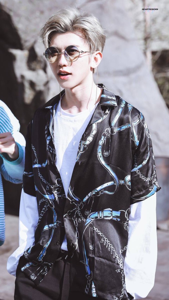 XUKUN_TH's tweet photo. 180414 คุนคุนที่Los Angeles วันนี้อาการดีขึ้นแล้วเลยออกมาเที่ยวเล่นกับเพื่อนๆได้~~💛

Cr.HeartReborn_蔡徐坤个站

#CaiXukun #IdolProducer
 #蔡徐坤 #ช่ายสวี่คุน #NinePercent https://t.co/ShbqPjNirW