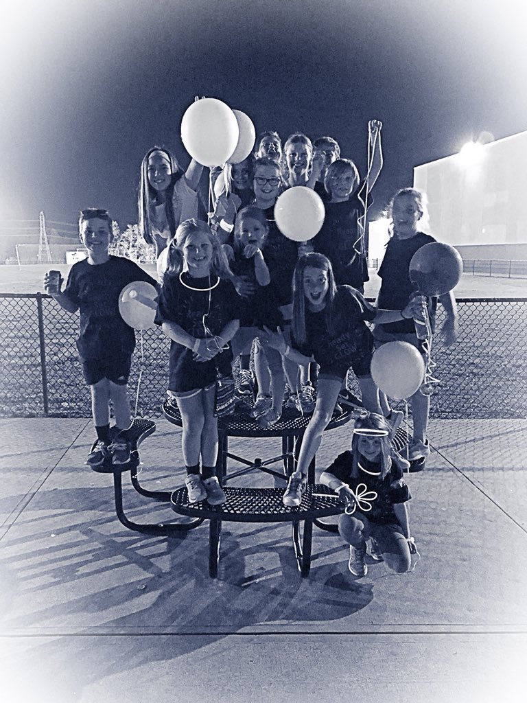BrookeBPoe's tweet photo. Paris Glow Run was awesome!!!Thank you to our amazing PTA that helped make this night possible and thanks to all the families for coming out and supporting Paris! #glowrun2018 #itwasa14hourworkday #wortheveryminute #pariselementary @ParisPTA https://t.co/Afneyh89eO