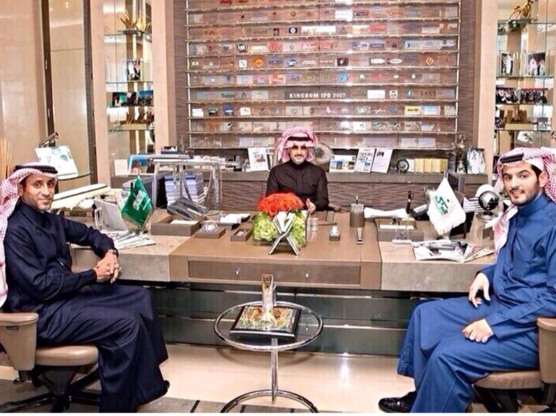 Almoj_alazra8's tweet photo. الداعمين لرئيس الهلال سامي الجابر :
ـ الوليد بن طلال  
ـ أحمد بن سلطان 
ـ فيصل بن سلطان 
ـ نواف بن سعد 
-عبدالرحمن بن مساعد

الله يوفق الملكي 💙 https://t.co/0Y9i59X29w