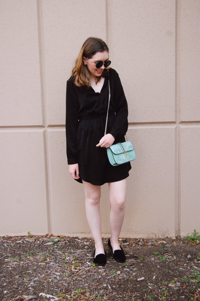 BestStyleBlog's tweet photo. Still loving this purse from @Topshop @Nordstrom 🤩😍 you can shop it here: https://t.co/E4RNb224uw (under $100!) #shopstyle https://t.co/8v6q59Sf7d