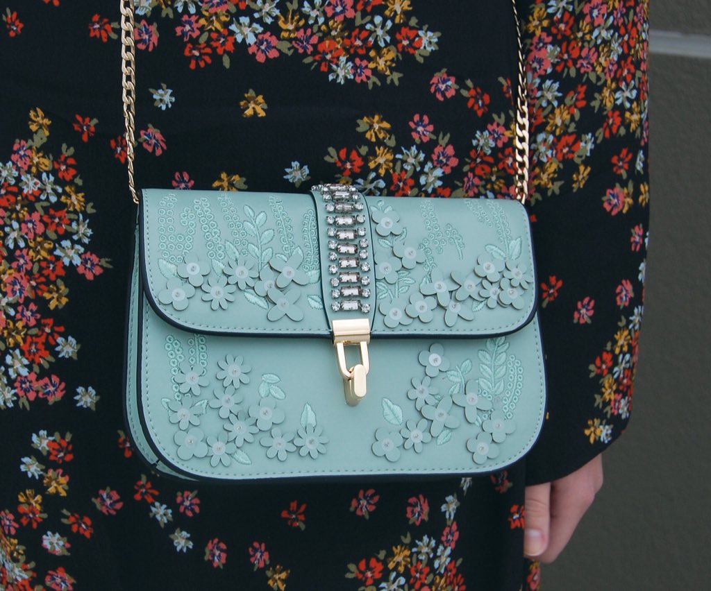 BestStyleBlog's tweet photo. Still loving this purse from @Topshop @Nordstrom 🤩😍 you can shop it here: https://t.co/E4RNb224uw (under $100!) #shopstyle https://t.co/8v6q59Sf7d