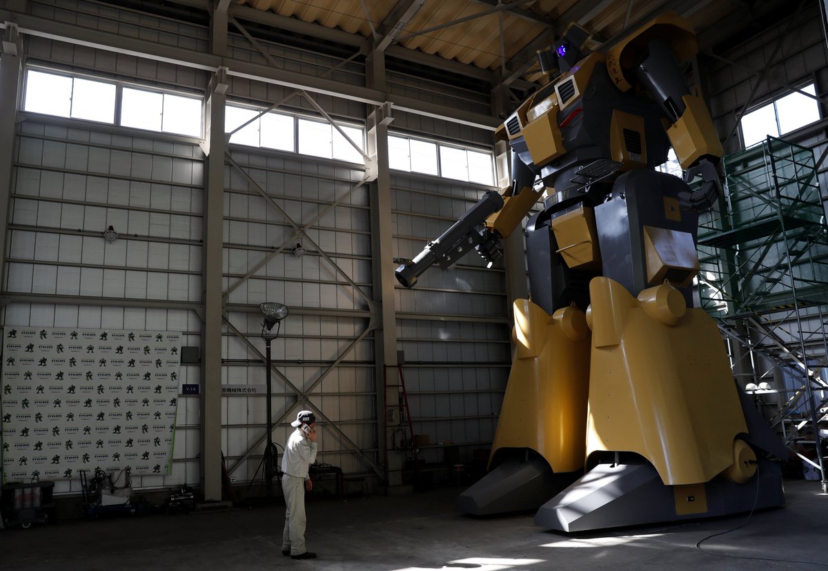 EvanKirstel's tweet photo. Japanese engineer builds giant robot to realize 'Gundam' dream https://t.co/D97n8YvQgy #robots #japan https://t.co/QzLU0PCn4D