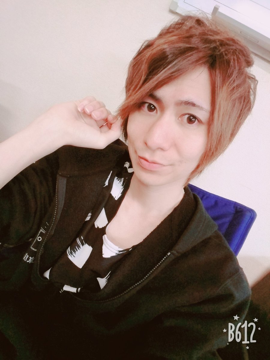 k_kiyokiyo3113's tweet photo. もっちーにシャワー借りて髪がストレートになってたので、巻いてセットしました|дﾟ)

さてさて、今回物販でチェキがあります！皆さん撮りましょ！
#出雲の涙 でのチェキは今回のみ…。
https://t.co/5Ub3DOAhbi
ご予約はDMでも受け付けてます(( 'ω' 三 'ω' ))
#ORF5 https://t.co/lphNYO1qaO