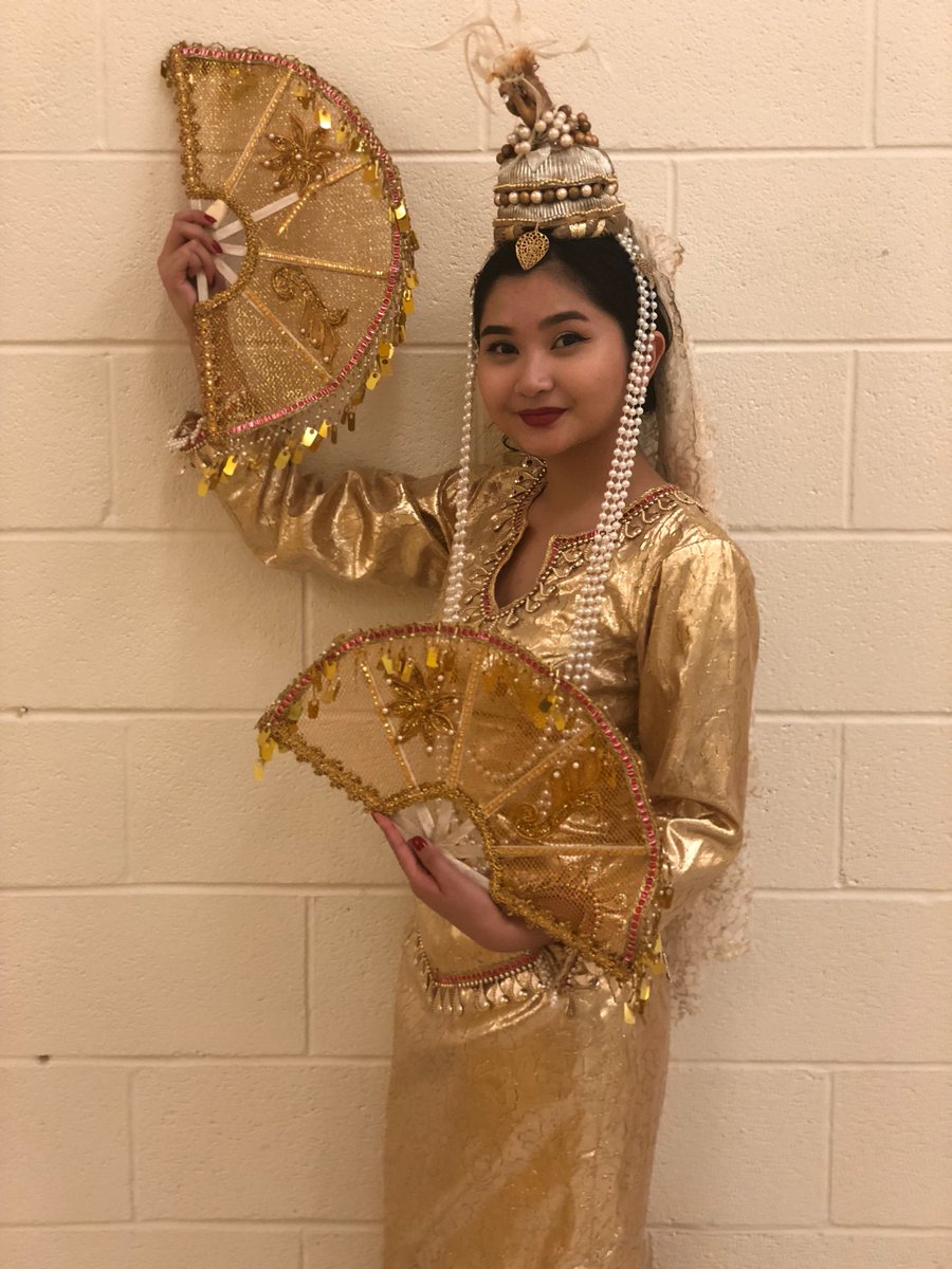 OHHSClippers's tweet photo. Royalty. #FAYAFilipinoFestival #ClipperPride #ClipperAlumni https://t.co/zm26BvtppH