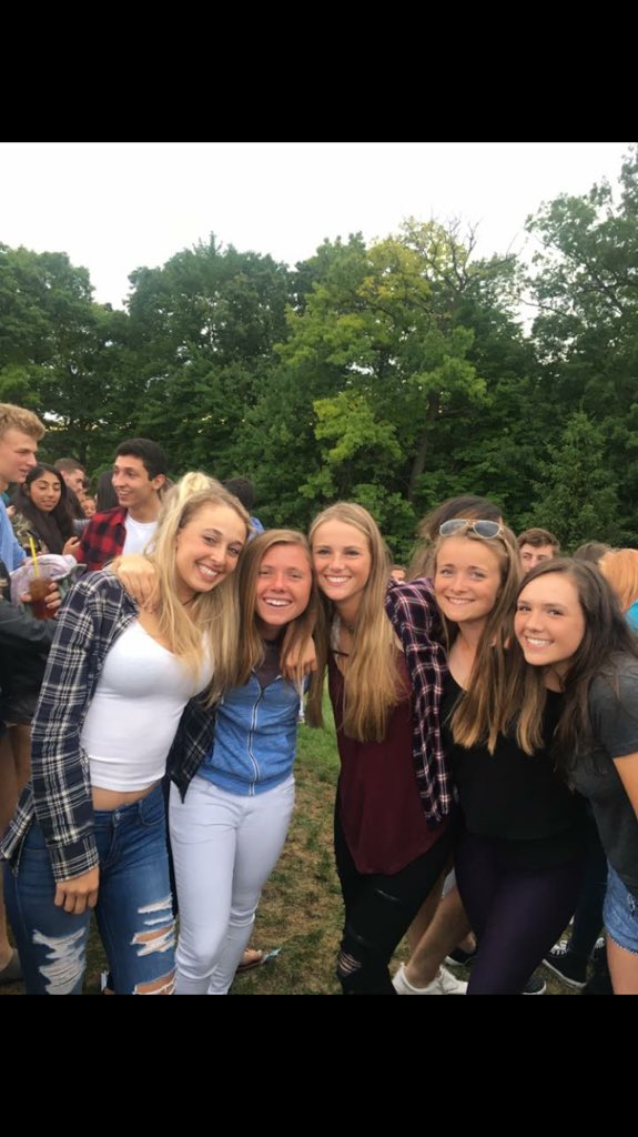 keellsseeyy's tweet photo. Happy birthday to the cutest💚 much love for you!! Miss you tons, can’t wait to watch you this season💜💜 https://t.co/6hgfLBWent