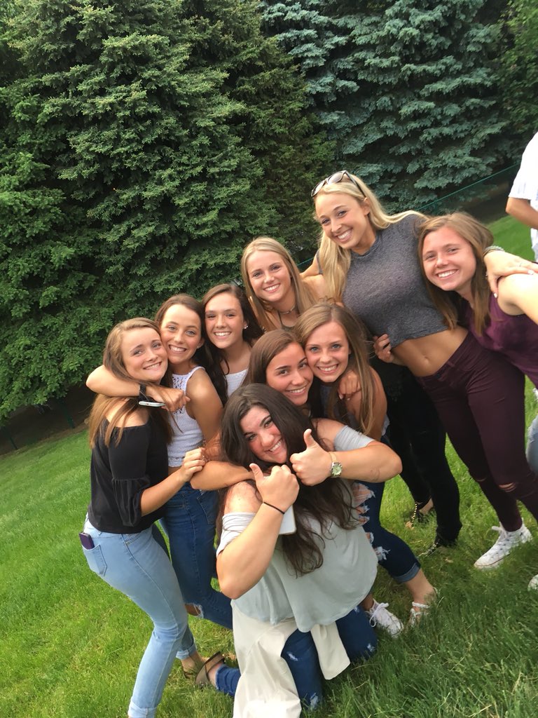 keellsseeyy's tweet photo. Happy birthday to the cutest💚 much love for you!! Miss you tons, can’t wait to watch you this season💜💜 https://t.co/6hgfLBWent