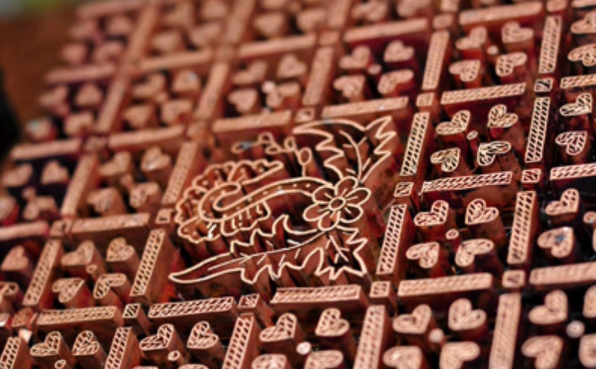 hig_idn's tweet photo. Banyuwangi is famous not only because of the Ijen Crater tourist destinations but also for their typical Batik so-called Gajah Oling. This is how it is produced -> https://t.co/hGdTkfih4P

#Batik #BatikBanyuwangi #GajahOling https://t.co/PKuoqOmCuZ