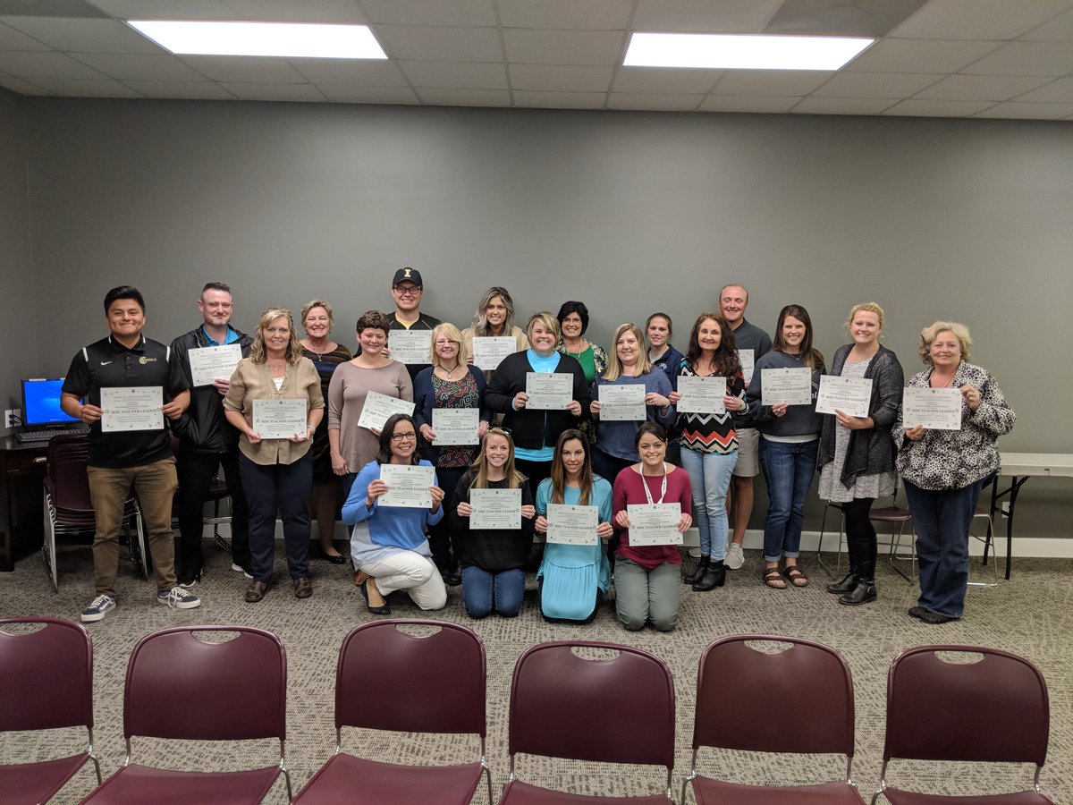 JJJ4Teachers's tweet photo. DeKalb County MDC Rockstars!!! Completion of year 1. Appreciate all of them so much! Many thanks to Suzanne Hunt for being the glue that has held this group together! #MDC #dekalblearning #FALs4Everyone @McJohnson_SREB @drjasonbarnett https://t.co/XIjS3LkM6R