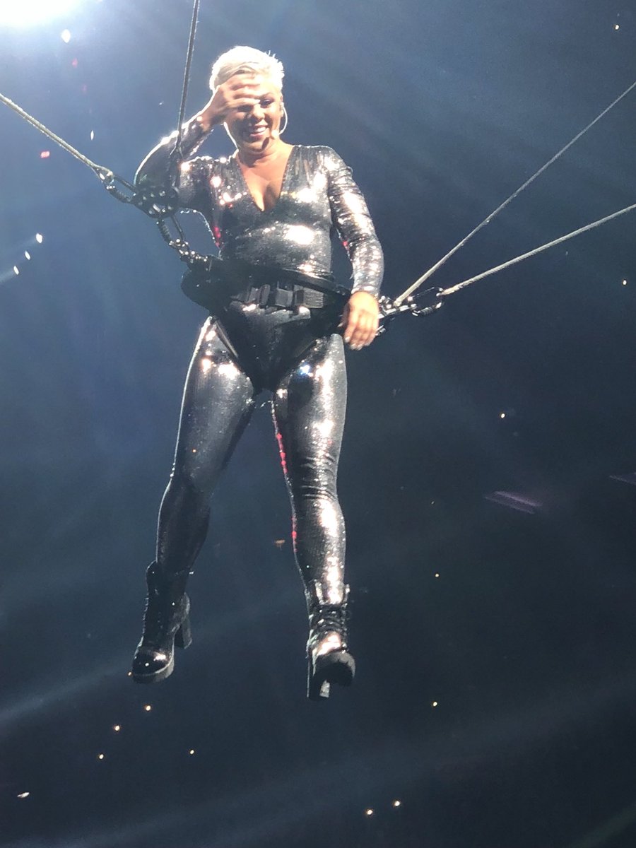 adrianahuff23's tweet photo. @Pink thank you so much for such an incredible night. You truly are the best!!! Love you so much💕💕💕💕 https://t.co/5Lsup5Ye1z