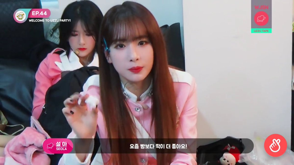 kimbully0819's tweet image. 🍞: I like ddeok (rice cake) more than bread lately

what you got after being Juyeon's roomate 😂