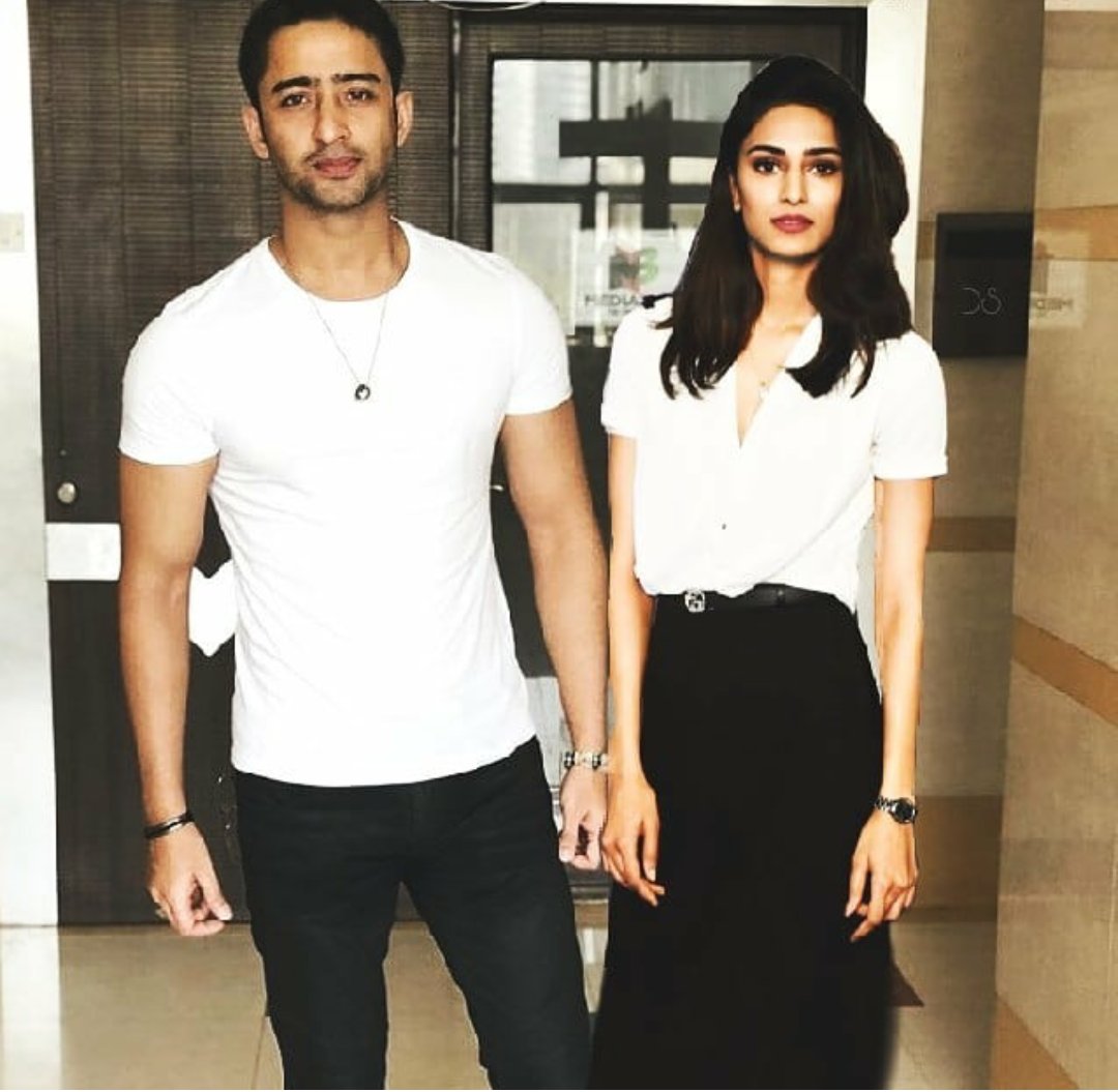 amykreations_'s tweet photo. For me both are amazing don't know which one to choose so help me Like for the 1 and RT for the 2
(I don't encourage edits of such kind but this one looks so real and pleasing to the eyes) 
#ShaRica
#KRPKAB
#DevAkshi
PicCr :dewa_shaheera Insta (follow her to get more)
@Dev99589 https://t.co/NEZ4Fi2Nd2