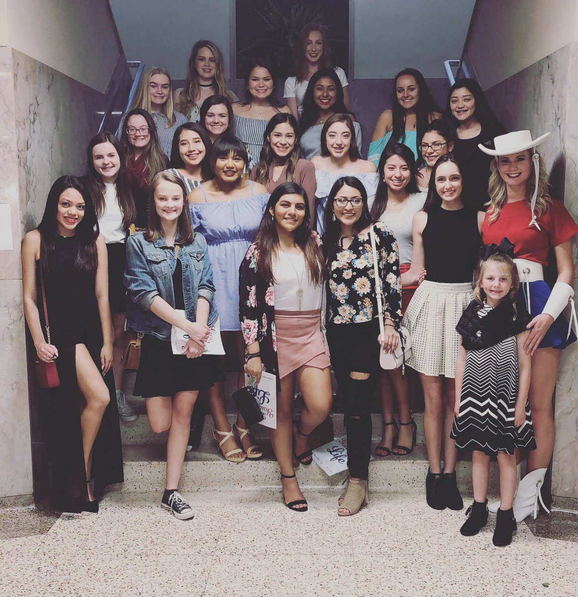 MPHSTigerDolls's tweet photo. Awesome job tonight, Madison! #rangerette #formertigerdollcaptain https://t.co/jE60P7tFRS
