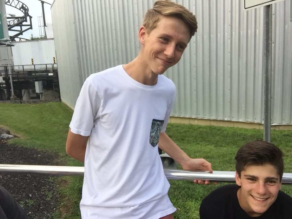 tannergreenlee's tweet photo. Happy Birthday to a bro who’s definitely like no other @A_Moyer1. Thanks for being my competition in the mile every year ✊🏻. I hope you had an amazing day that’s as good as your GPA 🎊🎉 https://t.co/58B6ckEFdA