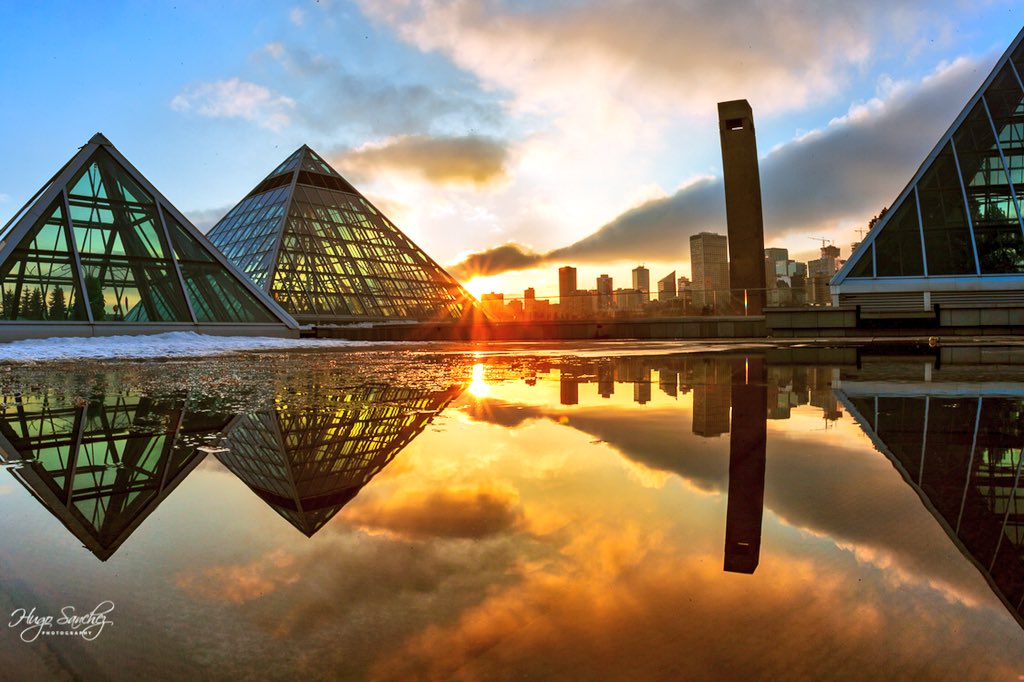 ExploreEdmonton's tweet photo. Double Sunset. #ExploreEdmonton

What vibrancy. Thanks to @YEGHugo! https://t.co/iaNs9w6Q07