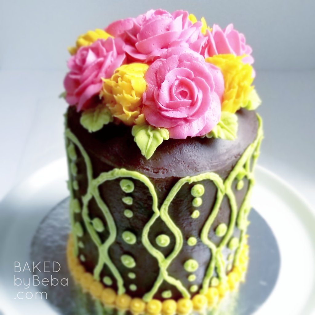 BakedByBeba's tweet photo. "Once there was a thing called spring... Now April, May and June
Are sadly out of tune"
#buttercreambeauty #cake #edibleflowers https://t.co/CVwlaPj5cJ