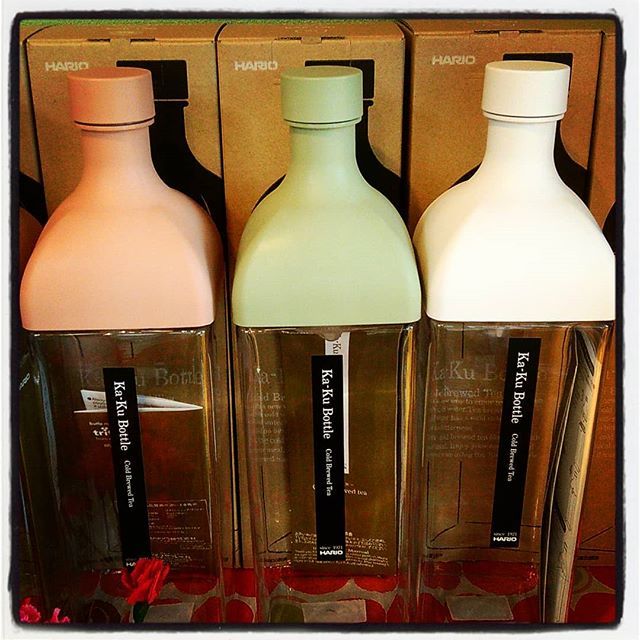hama926's tweet photo. #フィルターインボトル #新型 #容量アップ #1200ml #角型 #トライタン #割れない #カークボトル #HARIO #水出し #新茶がオススメ #スモーキーピンク #スモーキーグリーン #ホワイト #どれがお好みですか #佐伯市 #鶴粋庵 #ネットショップあります https://t.co/dKNDtRbavC https://t.co/x9xv1vSRSZ