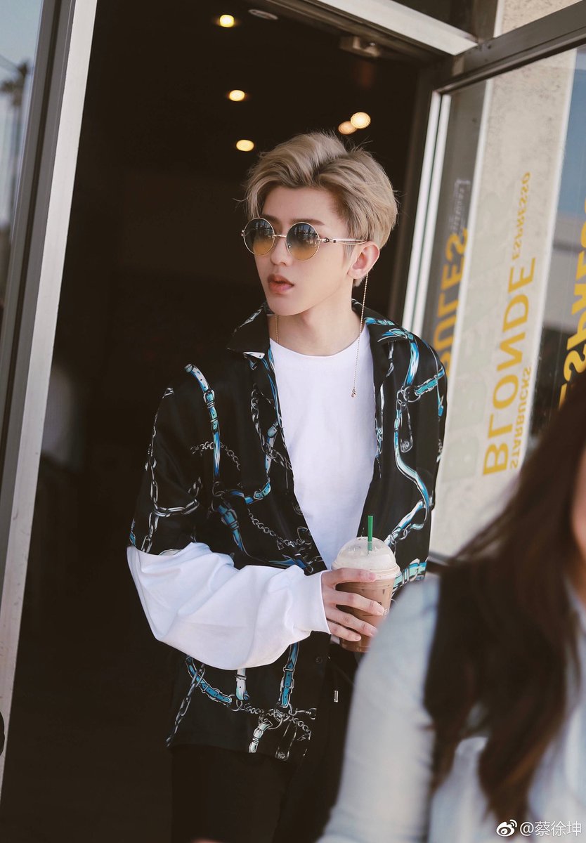Kunsland0204's tweet photo. #CaiXukun #IdolProducer
#차이쉬쿤 #蔡徐坤 #偶像练习生 #우상연습생 #ช่ายสวี่คุน #NinePercent 
180413 [Weibo Update] What’s up LA.
Hope you enjoyed Universals~ https://t.co/nPCfLMgSU3