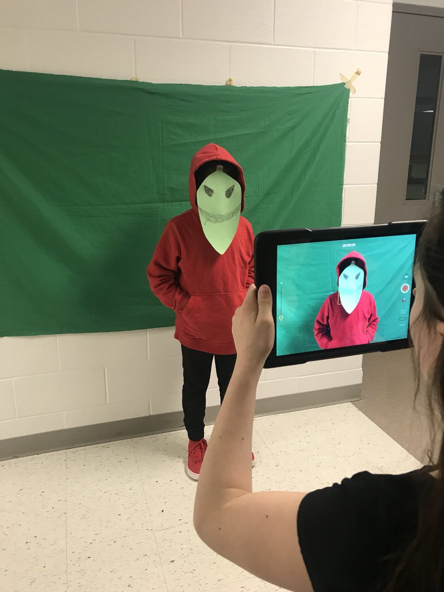 Lima18Miss's tweet photo. Having a blast creating and editing commercials using green screen. Ms.Yarra’s students are creative and inspiring individuals! Feeling blessed! @stalphonsaDP @MsNYarra https://t.co/QJlZwtI8Pb