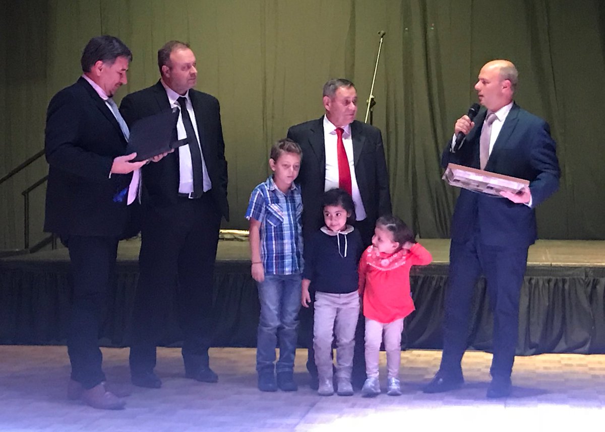 poldc's tweet photo. Merecido reconocimiento a #GrupoColor en el festejo de sus 40 años. Una empresa de #VilladelRosario que con sus mas de 500 empleados construye una industria fuerte y sustentable. Felicitaciones Polo Giardelli por el esfuerzo y por seguir invirtiendo y apostando por Cordoba https://t.co/QILkH3I2o7