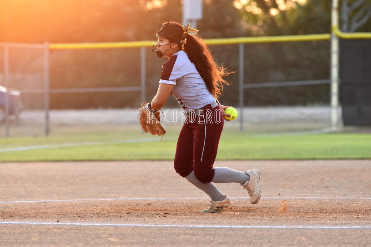 acord24's tweet photo. A few shots from tonight’s @HHSoftball1 vs @LFHSSOFTBALL game #RGVSoftball

More Photos: https://t.co/kvtVCay0ST https://t.co/lXBIu556AA