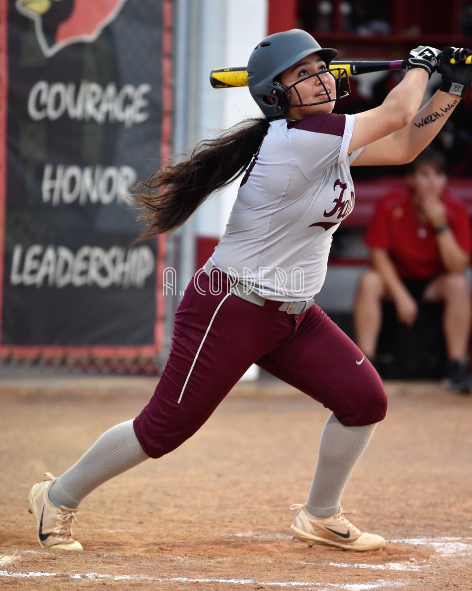 A few shots from tonight’s <a href="/HHSoftball1/">HHS Softball</a> vs <a href="/LFHSSOFTBALL/">Los Fresnos Falcon Softball</a> game #RGVSoftball

More Photos: acordero.smugmug.com/Softball/Harli…