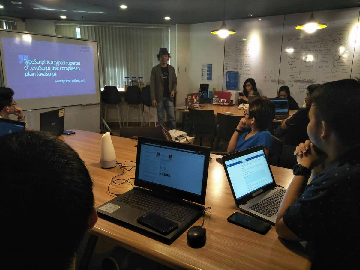 DEVCONPH's tweet photo. IN PHOTO: Microsoft Certified Solutions Developer Mr. Devlin Duldulao shares about the advantages of TypeScript. 

#DevConPH
#TypeScriptCodeCamp https://t.co/FFH0iCymAi
