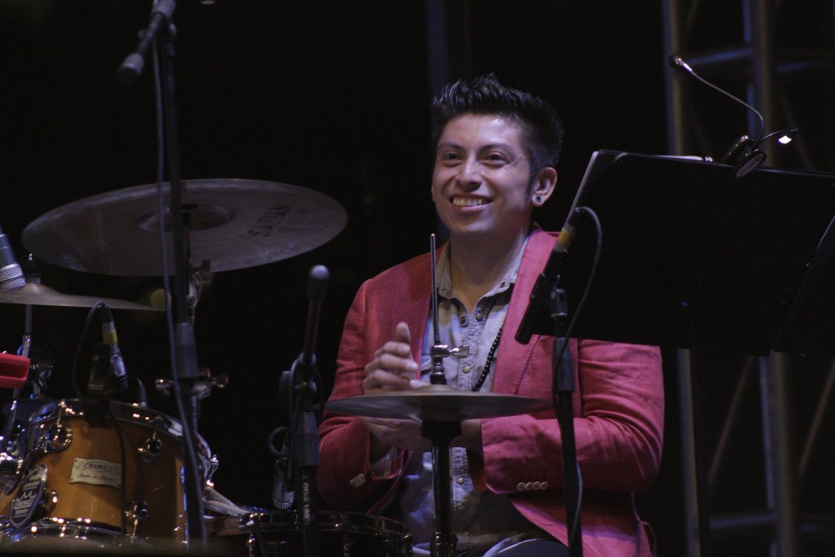 CentralAlgazara's tweet photo. 📸: @DrachellVazquez. 
#HectorInfanzon cierra majestuosamente la segunda noche de la octava edición de la #MuestraInternacionalDeJazz. | @NativitasDrums @hermesmusicmex @musbiacoficial. https://t.co/QkpflxXjDx