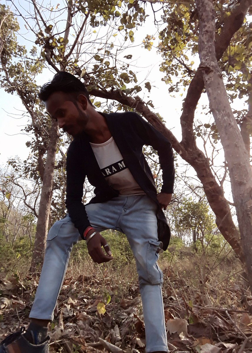 Main bollywood ka bhut Badaa Fan hoon lekin main ek Garib Midel Femaly se hoom : Main Bhi Cahta Hoon Ki Bollywood Ka hesaa Banna Taki main Bhi Achi shee Ek Film Daircat kar Saku