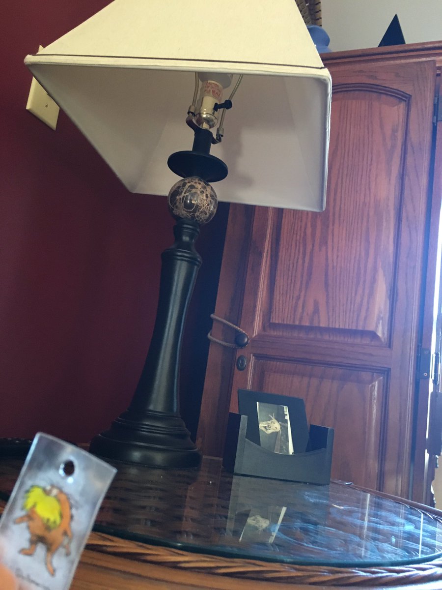 KD505731apes's tweet photo. Coal burning power plants allow us to have electricity, but the plants also release SOx which creates sulfuric acid as a secondary pollutant. Start keeping the air cleaner by using less electricity and producing less pollution @franklinlorax #apesair https://t.co/JdE44dhQkA