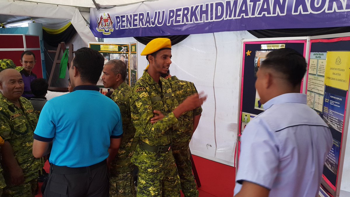 Rela_Jerantut's tweet photo. Retweeted RELA Malaysia (@relamalaysia):
#live Sekitar pameran di #HUT46 Perak. Jom ramai-ramai kita dapatkan pelbagai perkhidmatan kaunter yang ada. #RELASetia4Negaraku @KDNPUTRAJAYA https://t.co/pvY0IwEkJ8