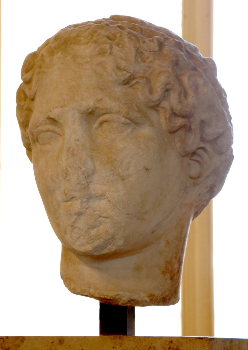 通称ラボルド。美術予備校で最初に描く石膏像の一つになっている